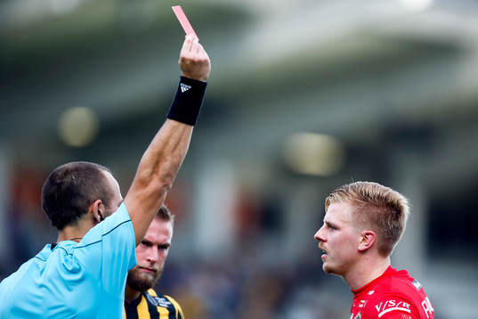 Elfsborgs Per Frick får rött kort