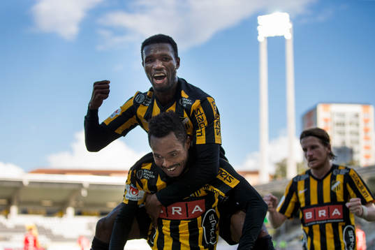 Häckens Nasiru Mohammed jublar ihop med Mohammed Abubakari
