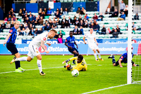 Marcus Pedersen of Strømsgodset scores 1-0