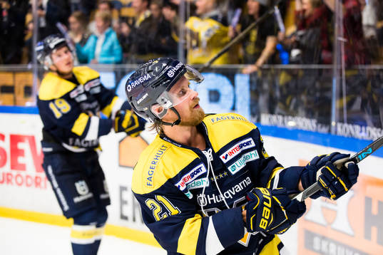 s Mattias Tedenby jublar