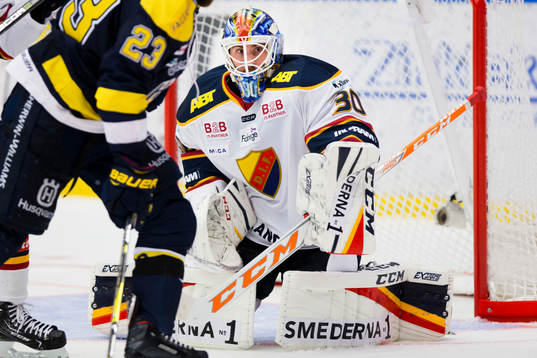 Djurgårdens målvakt Joacim Eriksson räddar