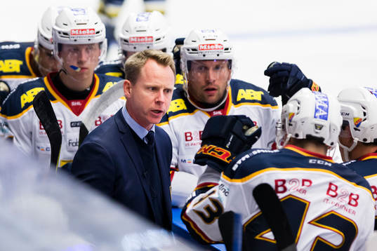 Djurgårdens tränare Robert Ohlsson coachar