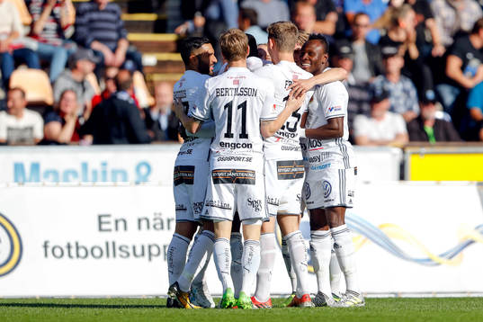 Östersunds Johan Bertilsson och Ludvig Fritzon jublar