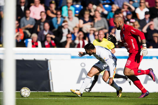 Östersunds Saman Ghoddos går omkull