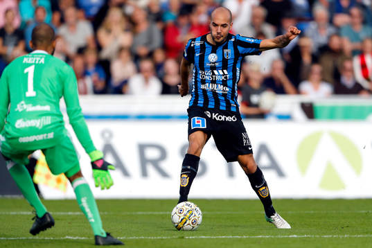 Sirius Oscar Pehrsson och Östersunds målvakt Aly Keita