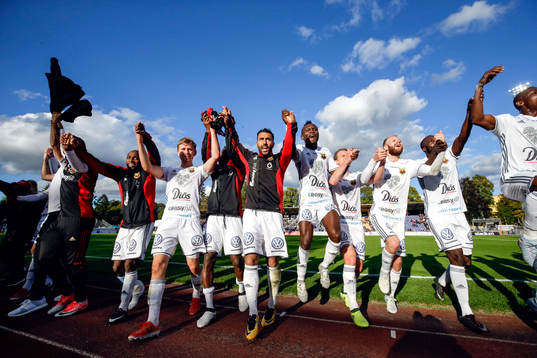 Östersunds spelare jublar