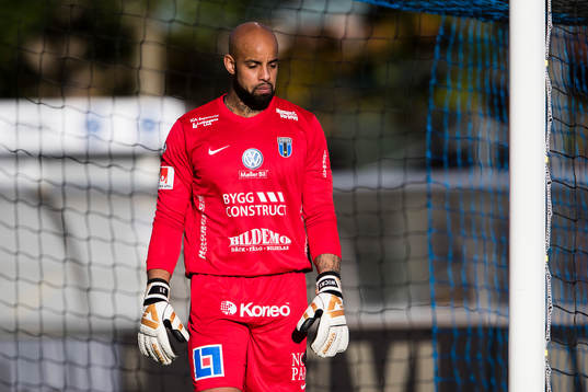 Sirius målvakt Joshua Wicks deppar