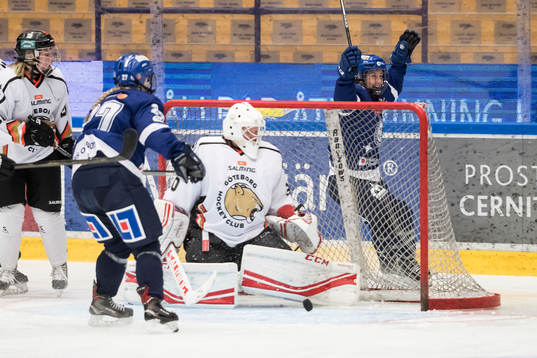 Leksands Madelene Hall jublar blom Göteborgs målvakt