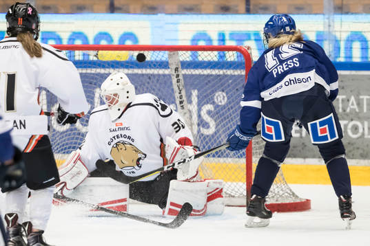 Leksands Ida Press gör 3-1 bakom Göteborgs målvakt
