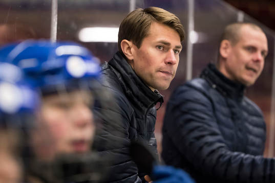 Leksands Alexander Bröms  i ishockeymatchen i SDHL mellan