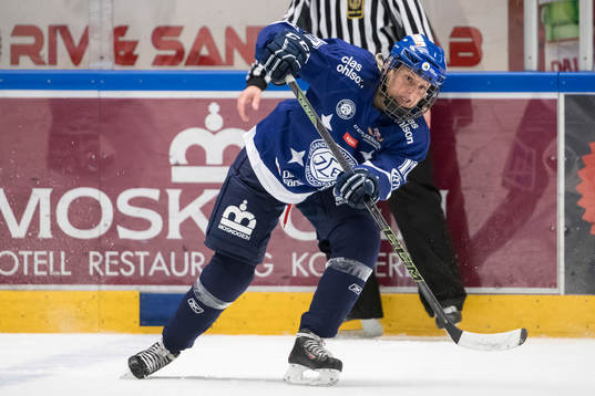 Leksands Hanna Lindqvist  i ishockeymatchen i SDHL mellan