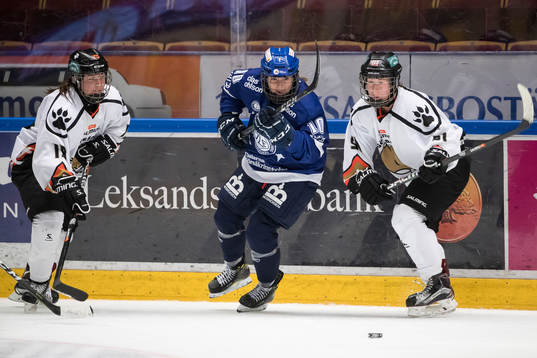 Leksands Ilze Bicevska och Göteborgs Tawnya Guindon och