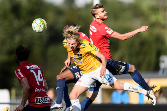 Falkenbergs Viktor Götesson och Örgrytes Johan Hammar