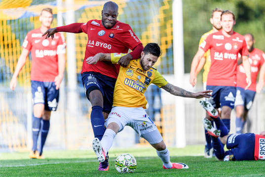 Örgrytes Hakeem Araba och Falkenbergs Tibor Joza