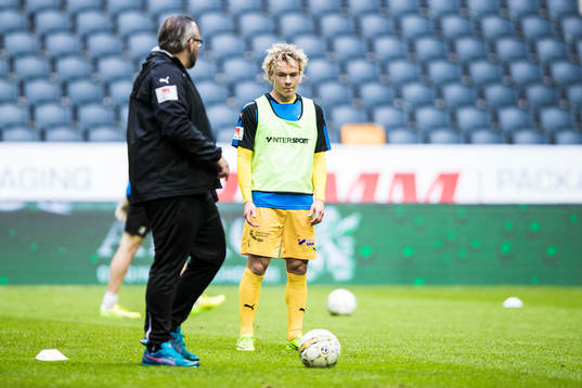Halmstads Höskuldur Gunnlaugsson innan fotbollsmatchen i