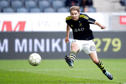 s Johan Blomberg skjuter