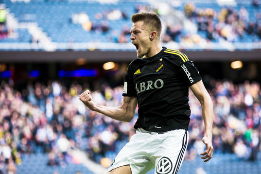 s Rasmus Lindkvist jublar