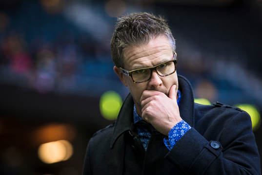 s tränare Rikard Norling innan fotbollsmatchen i