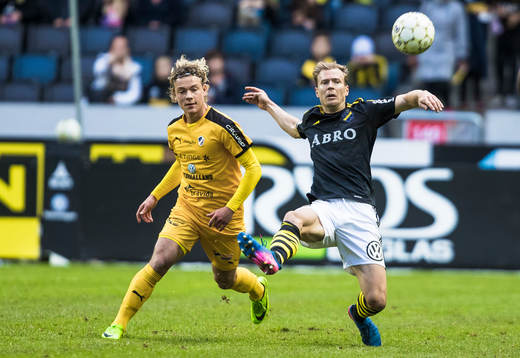 s Per Karlsson och Halmstads Höskuldur Gunnlaugsson