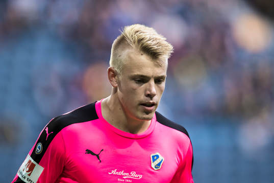 Halmstads målvakt Isak Pettersson deppar