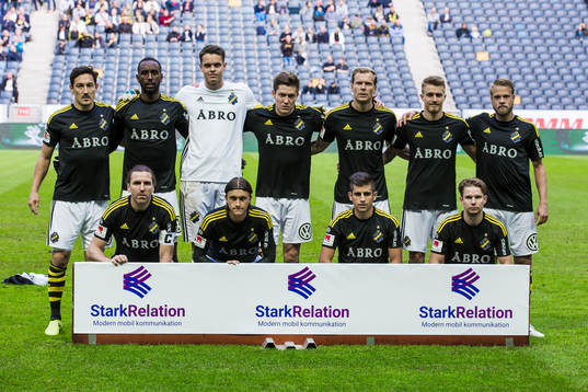 s startelva med Stefan Ishizaki , Henok Goitom , målvakt