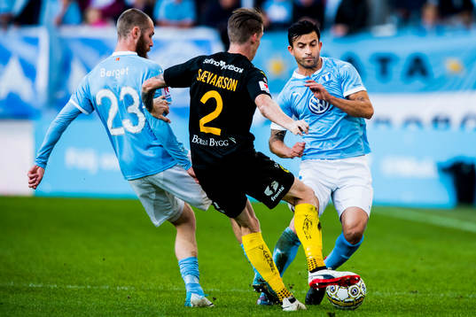 Malmö FFs Jo Inge Berget och Behrang Safari bevakar