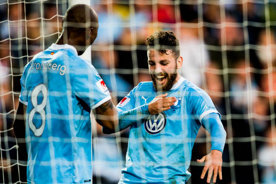 Malmö FFs Erdal Rakip jublar med Carlos Strandberg