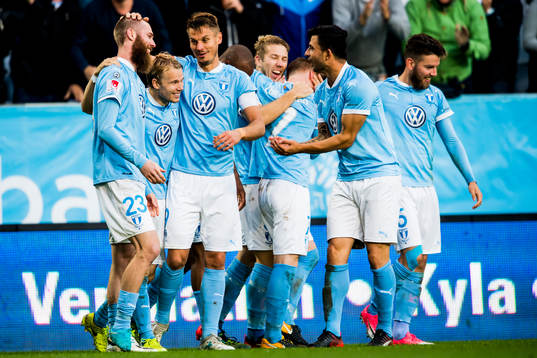 Malmö FFs Jo Inge Berget jublar med lagkamraterna