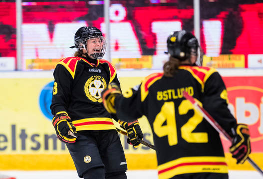 Brynäs Erica Udén Johansson (v) jublar