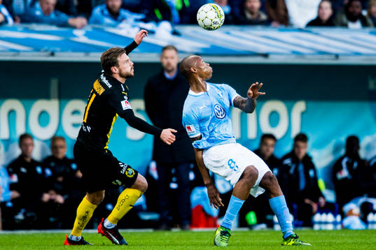 Hammarbys Arnór Smárason och Malmö FFs Carlos Strandberg
