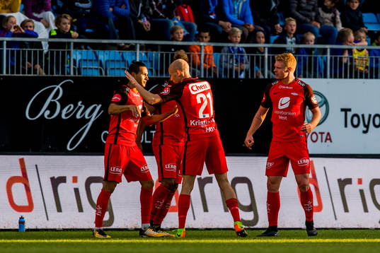 Deyver Vega of Brann celebrates with his teammates