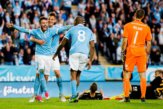 Malmö FFs Erdal Rakip jublar med Markus Rosenberg och