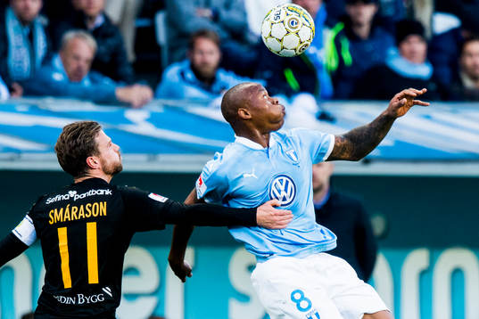 Hammarbys Arnór Smárason och Malmö FFs Carlos Strandberg