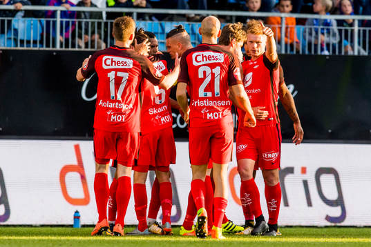 Deyver Vega of Brann celebrates with his teammates