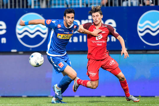 Enric Valles Prat of Sandefjord och Deyver Vega of Brann