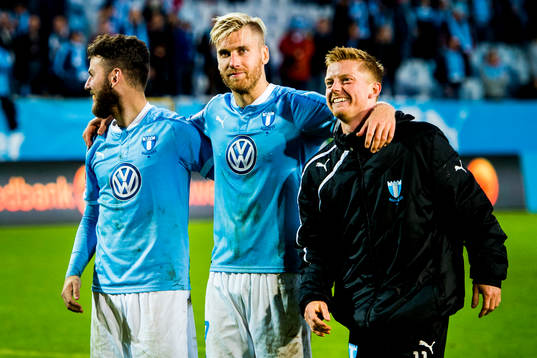 Malmö FFs Rasmus Bengtsson tackar publiken med Erdal Rakip