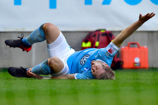 Malmö FFs Anton Tinnerholm har ont