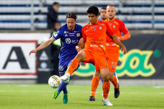 Sundsvalls Linus Hallenius och AFC Eskilstunas Haris Cirak
