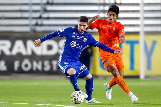 Sundsvalls Krsitinn Freyr Sigurdsson och AFC Eskilstunas
