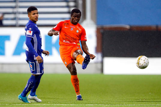 Sundsvalls Romain Gall och AFC Eskilstunas Taye Taiwo