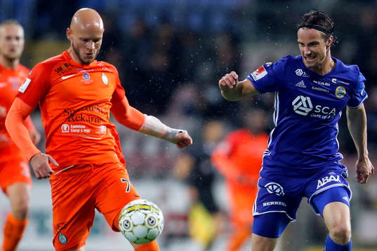 AFC Eskilstunas Zourab Tsiskaridze och Sundsvalls Linus