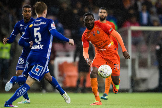 Sundsvalls Eric Björkander och AFC Eskilstunas Chidi Omeje
