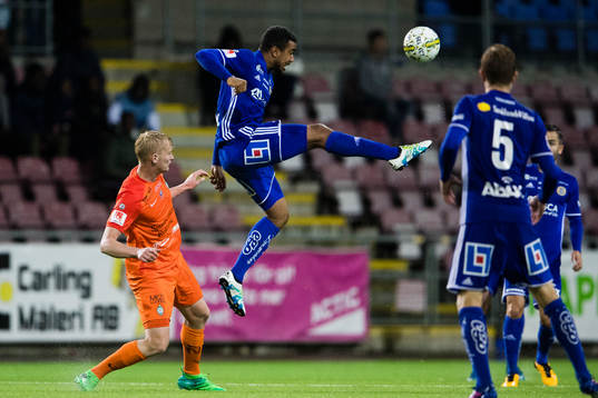 AFC Eskilstunas Ludvig Öhman och Sundsvalls Noah Sonko