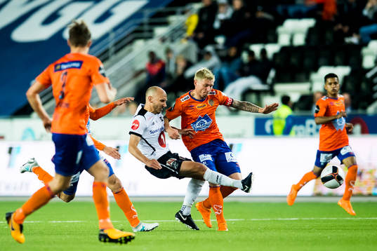 Jone Samuelsen of Odd and Bjørn Helge Semundseth Riise
