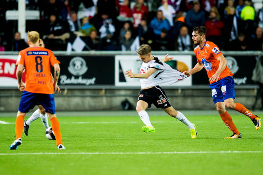 Athanasios Papazoglou of Aalesund and Joakim Våge Nilsen