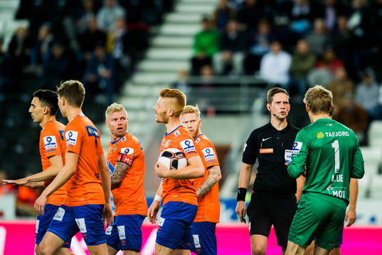 Goalkeeper Andreas Lie of Aalesund discuss with The Referee
