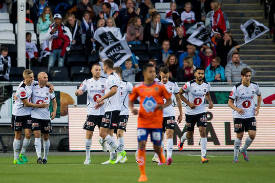 Jone Samuelsen of Odd celebrates with his teammates