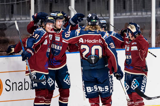 Halmstads Erik Borg (v) jublar med lagkamrater
