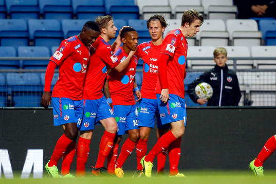Helsingborgs Bradley Surprise Ralani jublar med lagkamrater