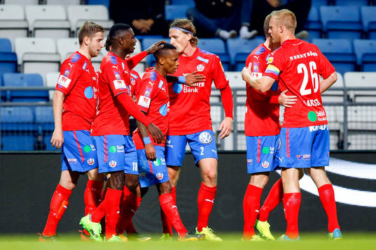 Helsingborgs Bradley Surprise Ralani jublar med lagkamrater